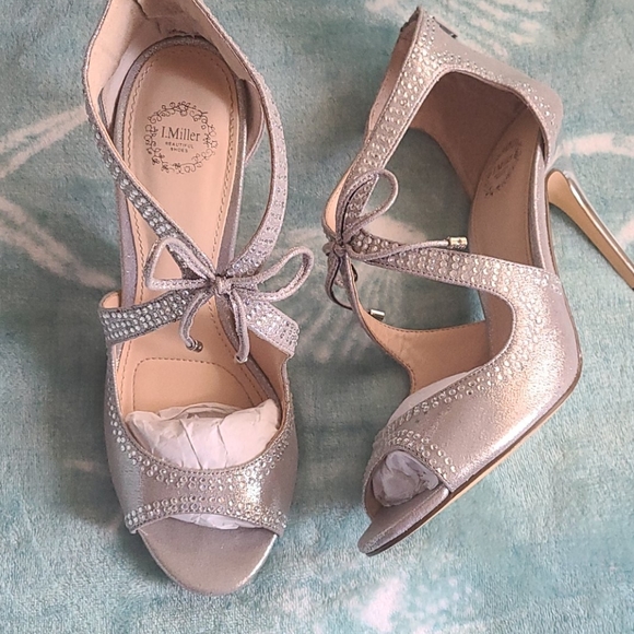 Silver Especial Ocassion Shoes - Picture 5 of 8